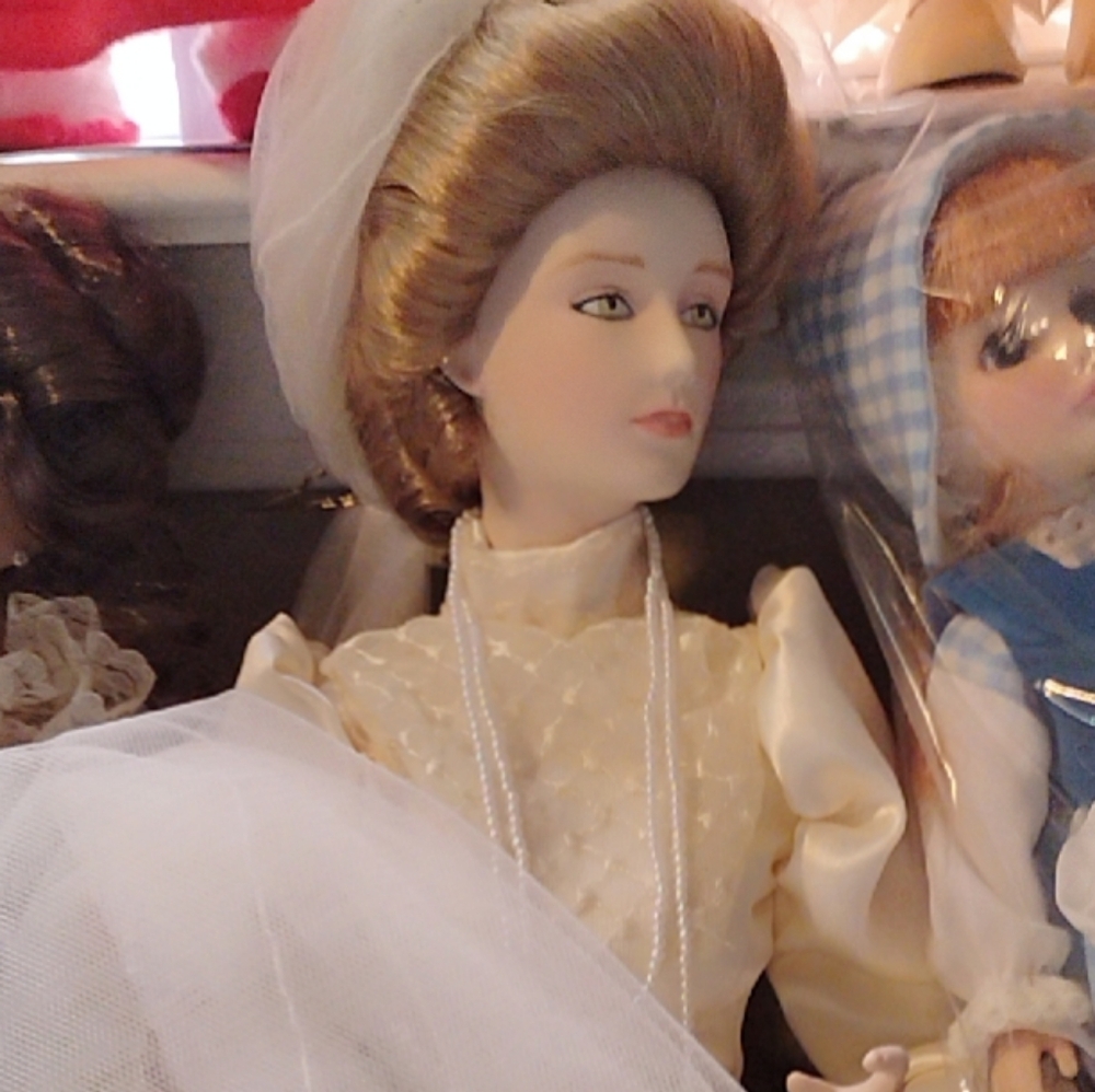 21" FRANKLIN MINT HEIRLOOM BRIDE DOLL